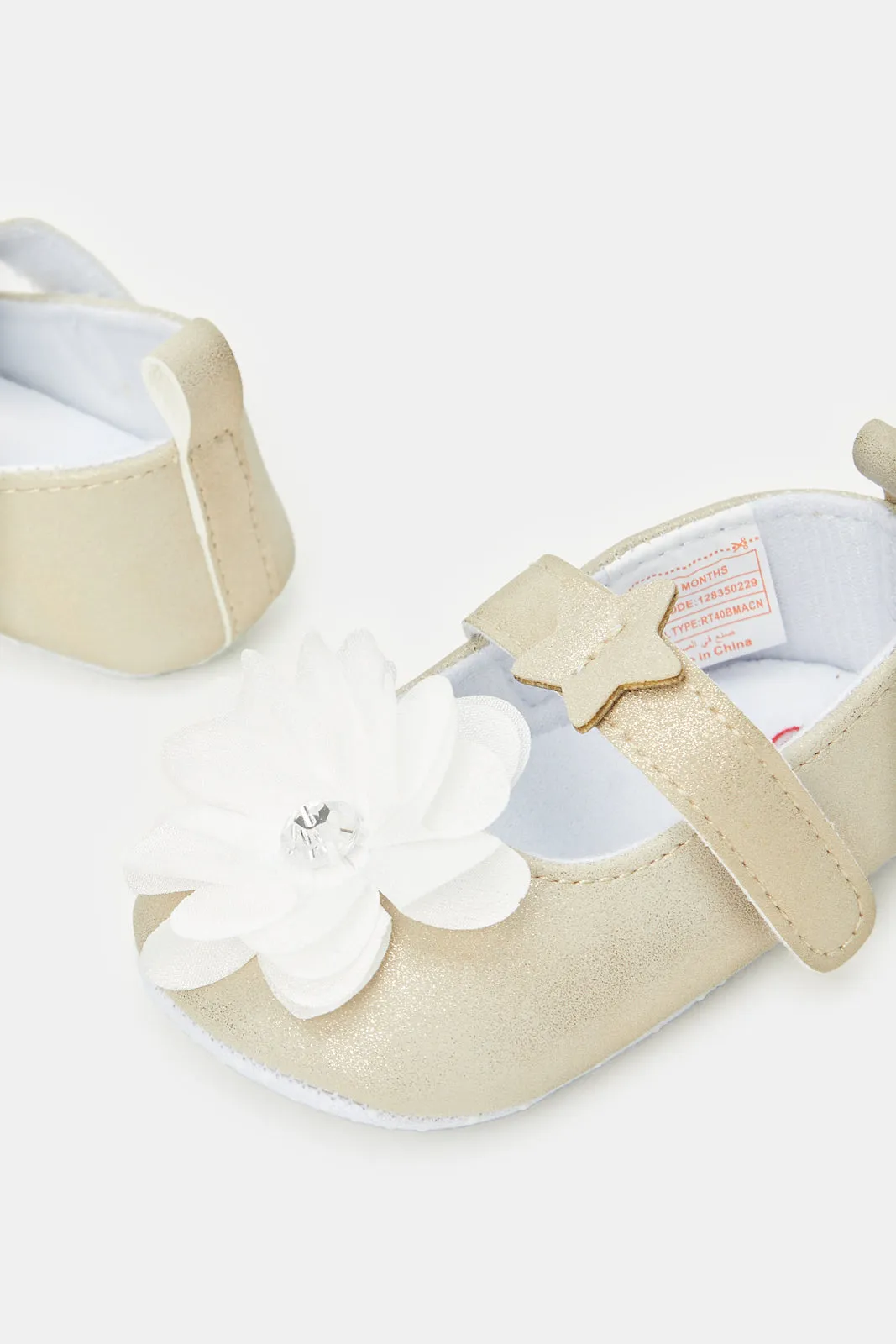 Babies Gold And White Flower Pram Shoe With Headband Set (2 Piece)