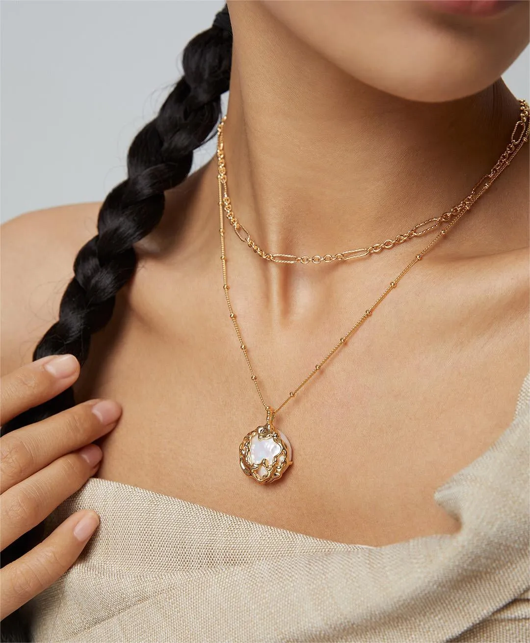 Circonda - Dainty Big round Pearl Pendant Necklace