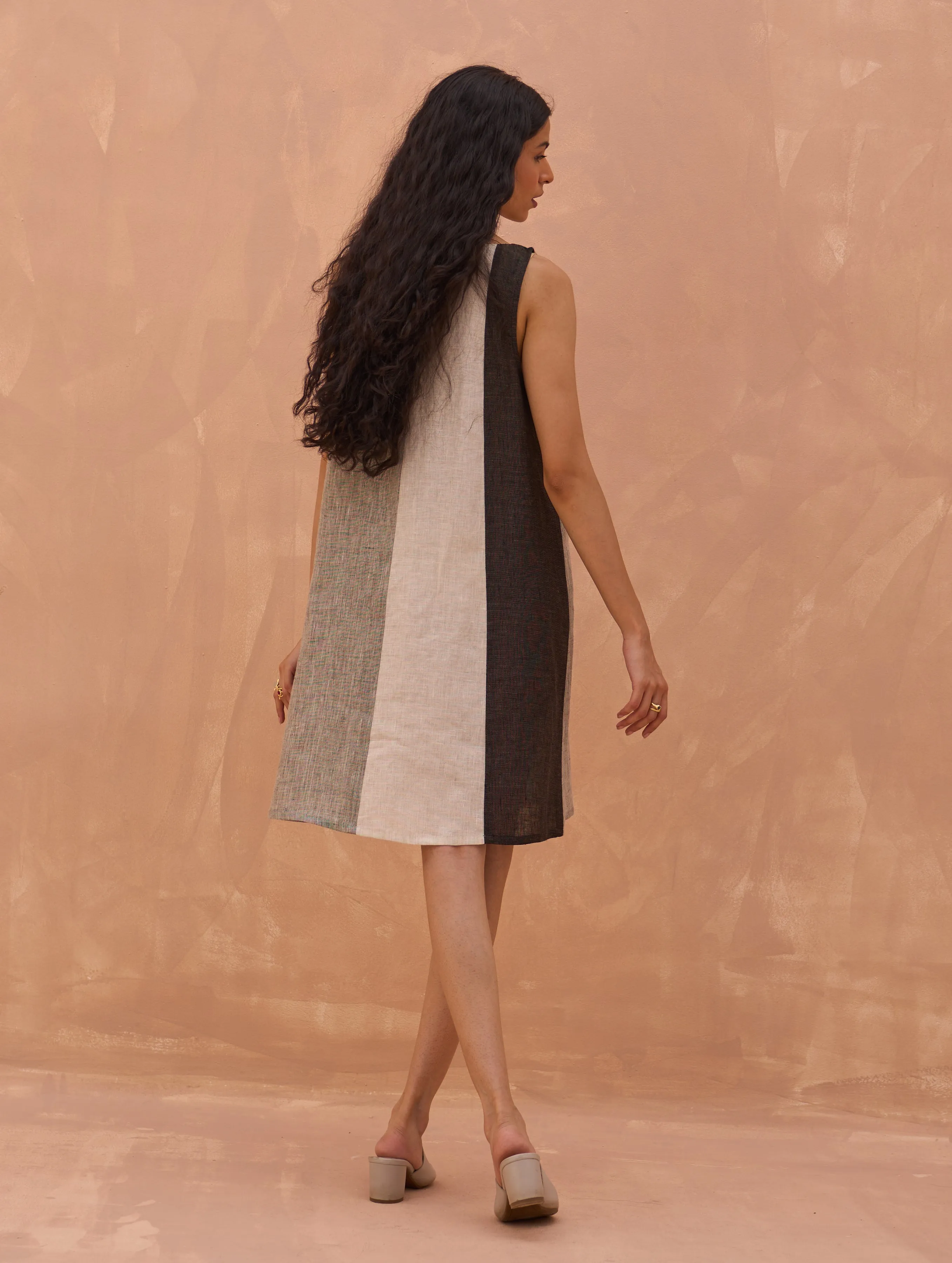 Ikis Color-Blocked Linen Shift Dress - Charcoal