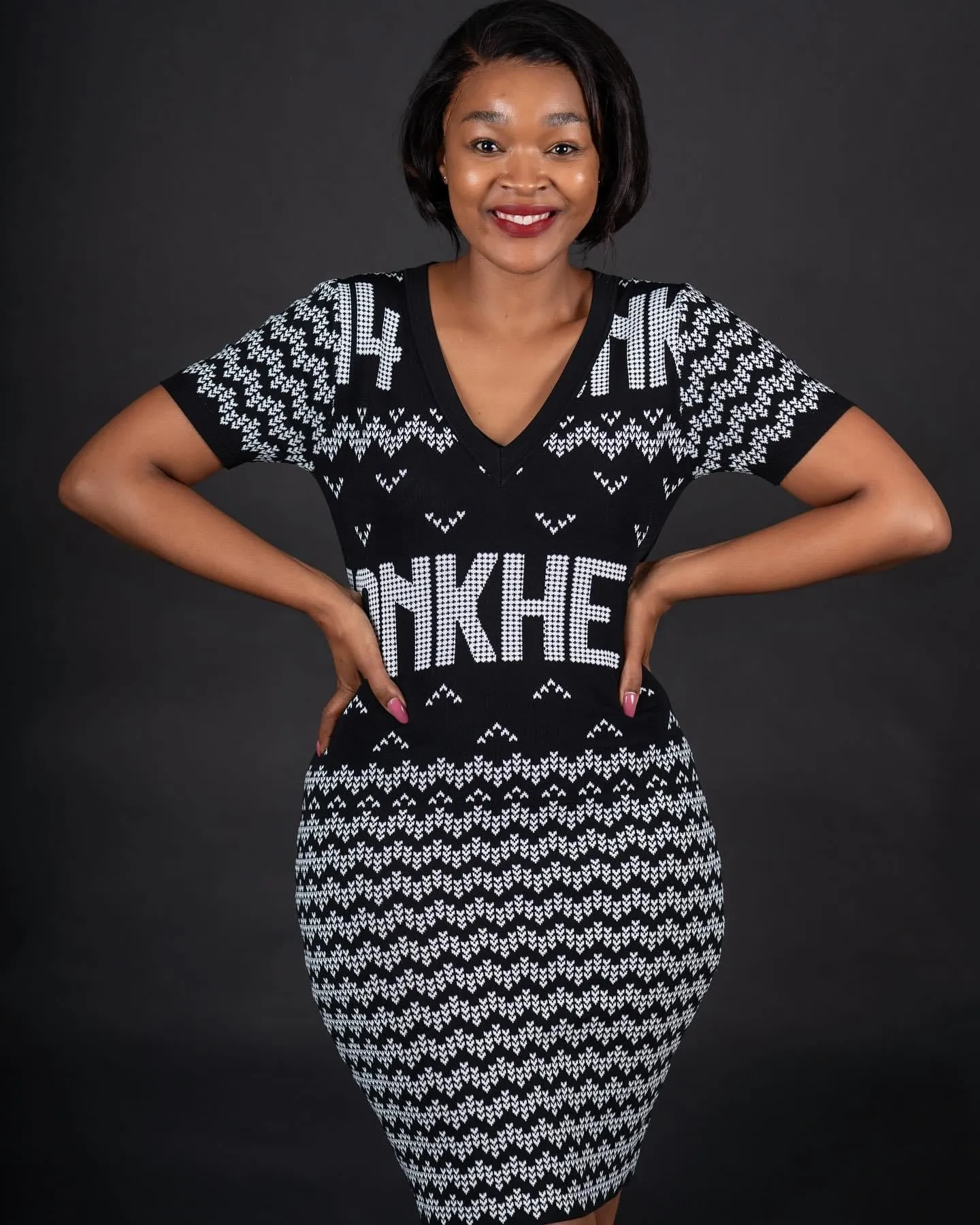 Konkhe 14 Premium v-neck knit Dresses