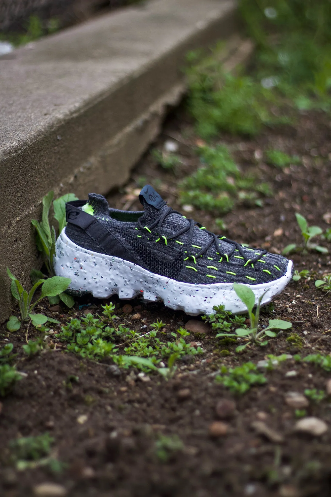 NIKE SPACE HIPPIE O4 "BLK/VOLT"