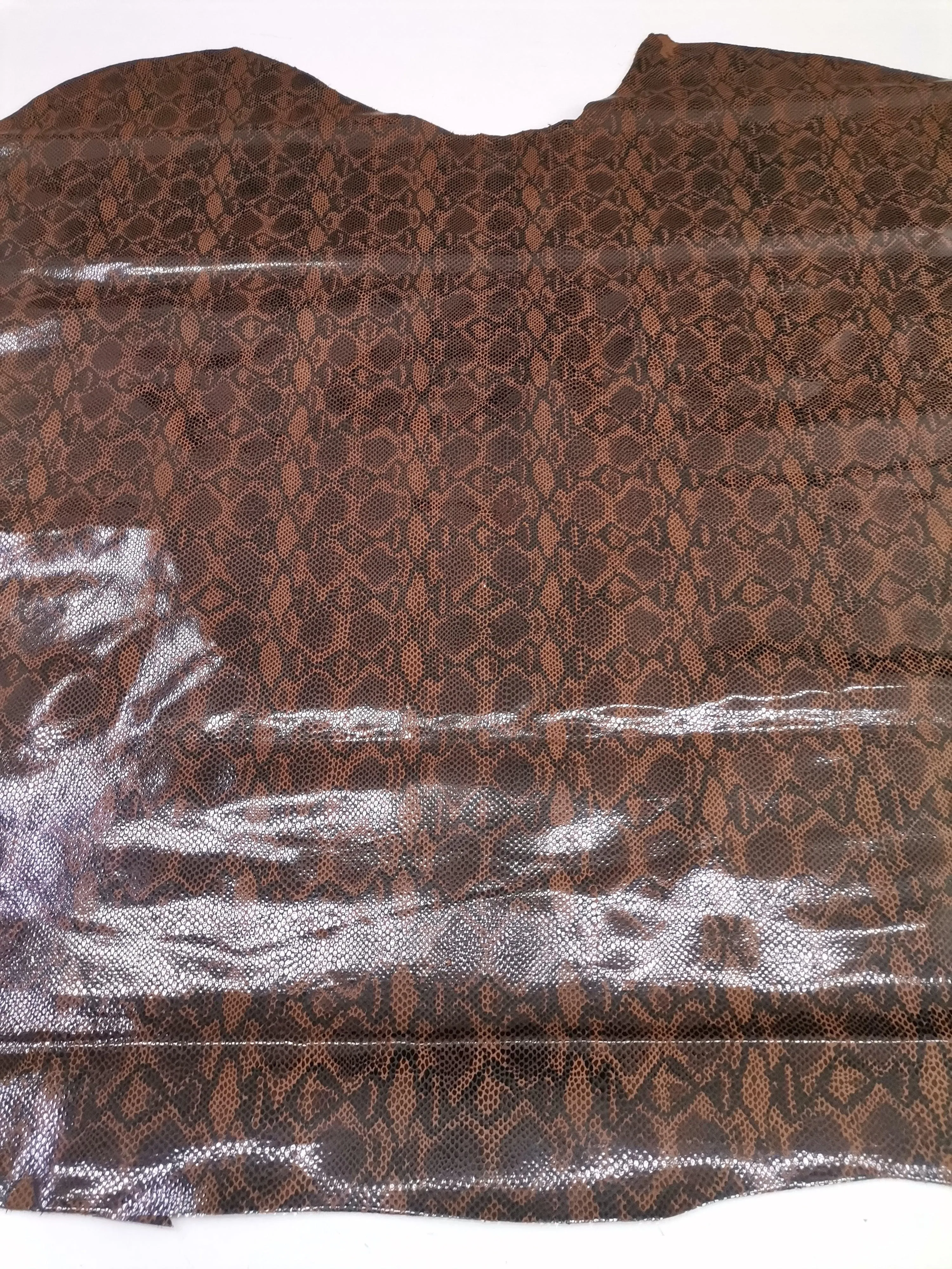 Snake printed cow leather. Cow split leather thickness 1,1-1,2mm