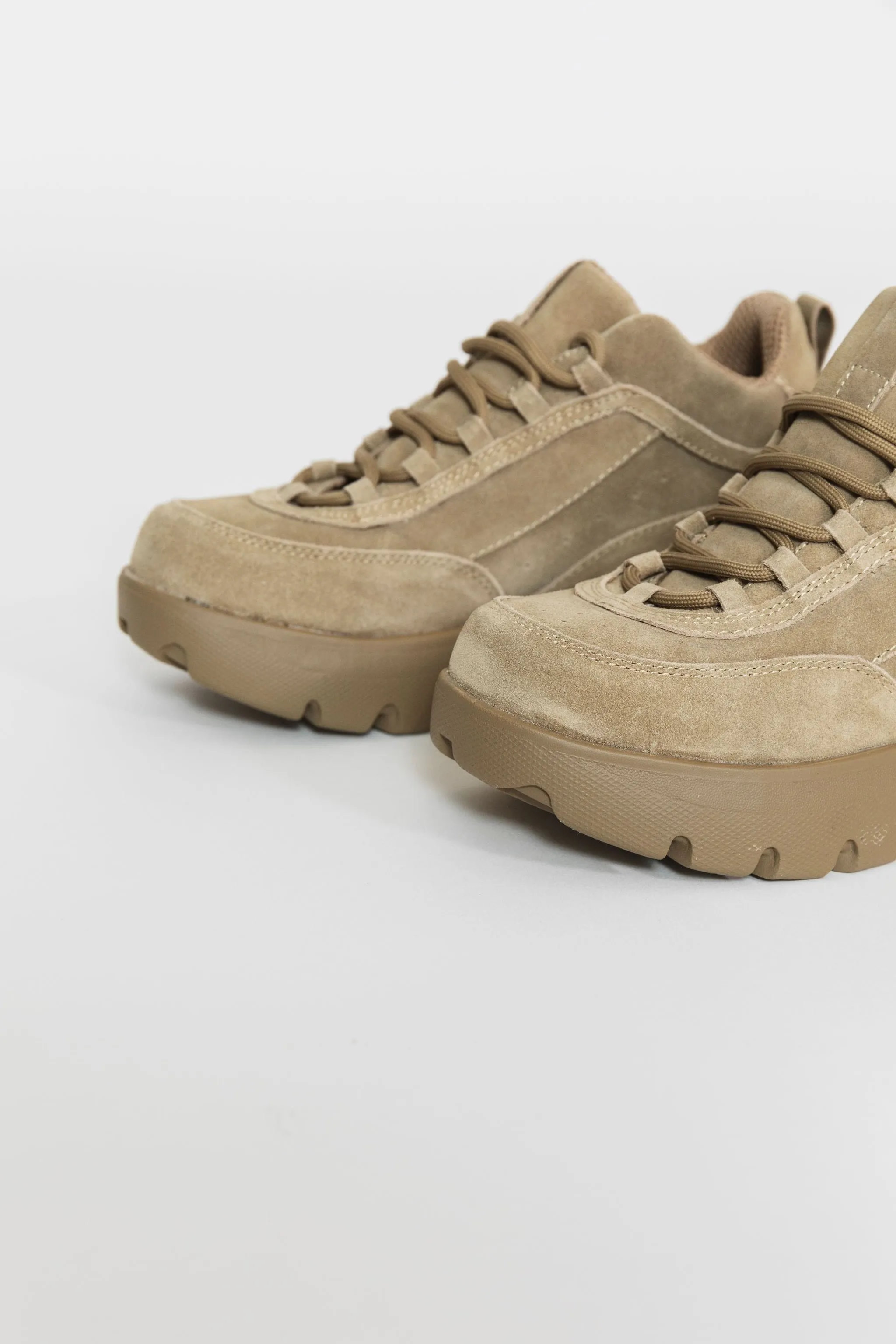 Steve Madden Junior in Tan Suede