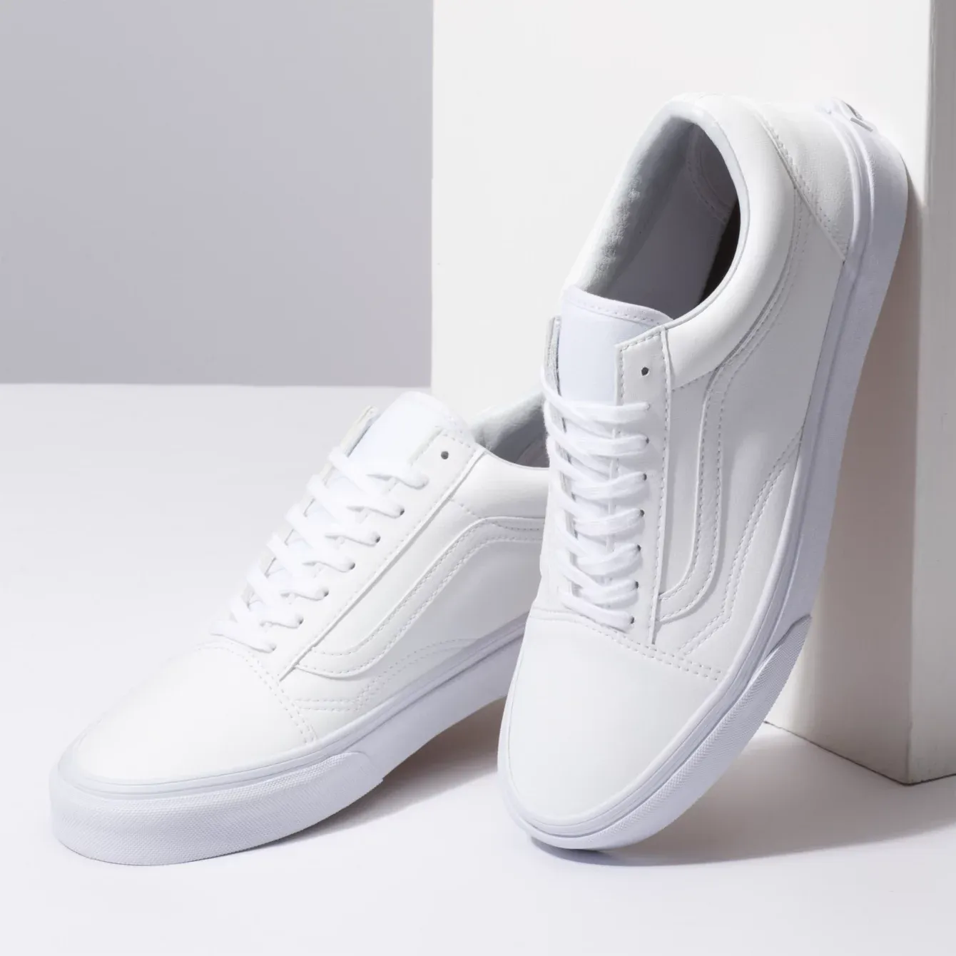 Vans Unisex Old Skool Shoes - All White