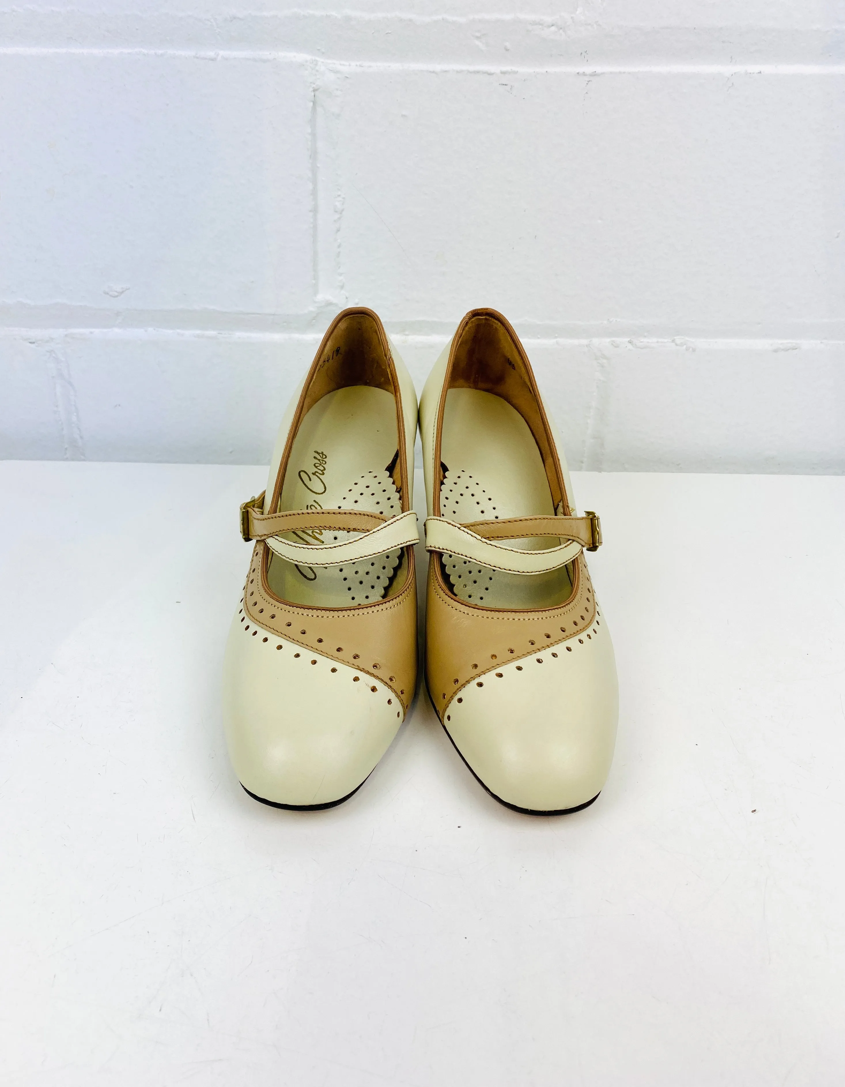 Vintage Deadstock Shoes, Women's 1980s Beige Leather Mid-Heel Pump's, NOS, 7985